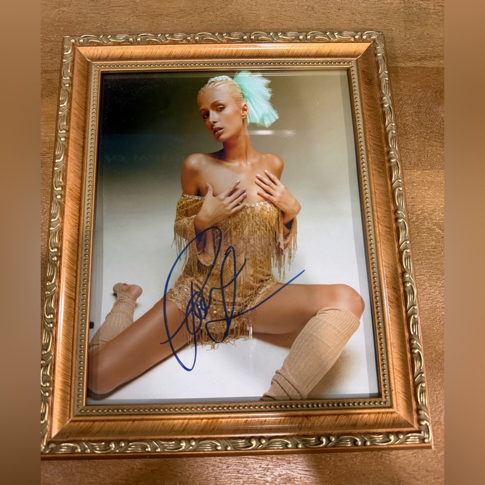 PARIS HILTON Signed Autograph Photo Framed with authenticity papers